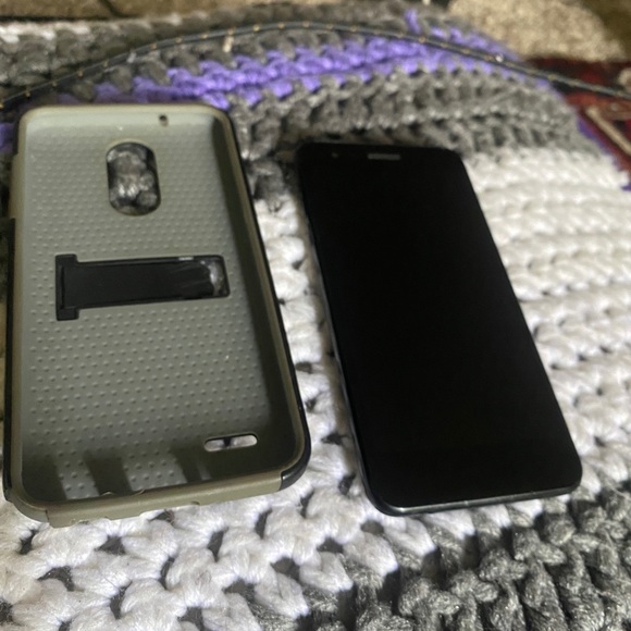 LG - Fortune 3 (LM-x210CM) - Picture 4 of 4